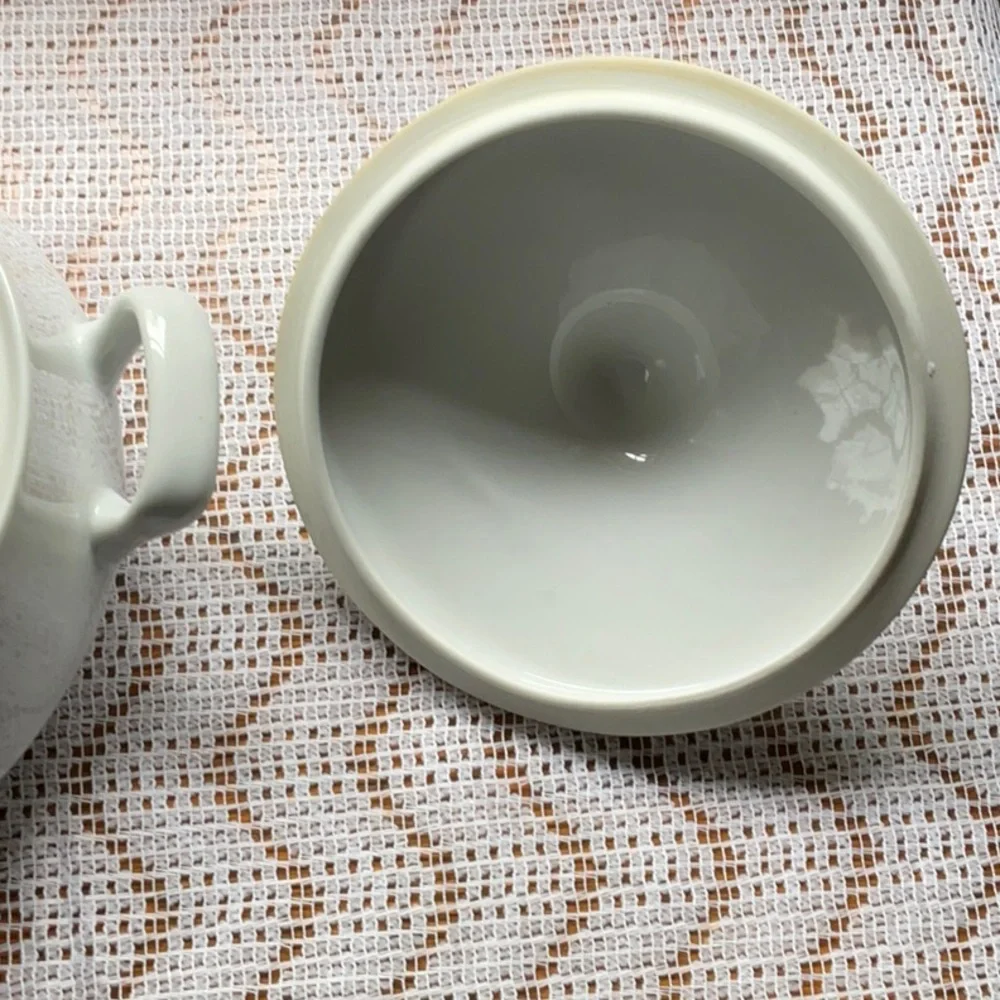 N/A white ceramic